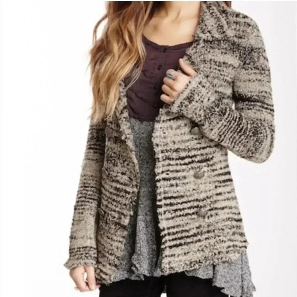 Free People Zebra Yarn Double Breasted Knit
Cardigan Wool Blend Size Medium - Picture 3 of 8